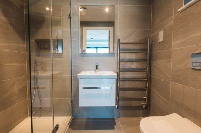 A shower room at Aurora Skies, Cornwall