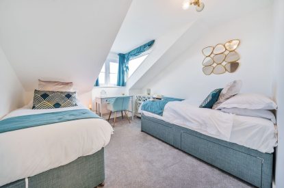 A twin bedroom at Azure Escape, Cornwall