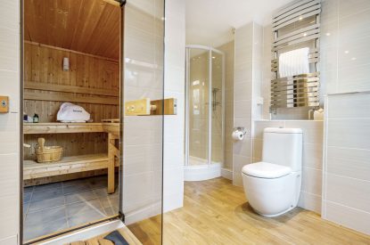 En-suite bathroom with sauna at Tranquil Shores, Cornwall