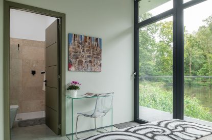 A king sized bedroom at The Bridge House, Hampshire