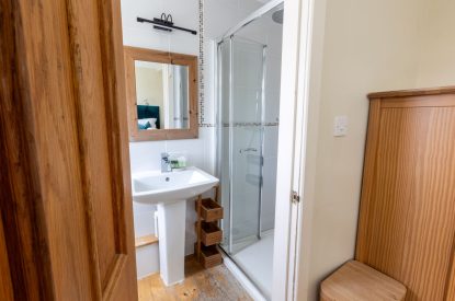 En-suite bathroom at Sunset Sands, Cornwall