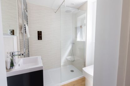 A bathroom at Sunset Sands, Cornwall