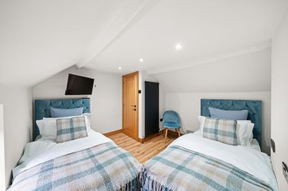 A twin bedroom at Forge Cottage, Staffordshire