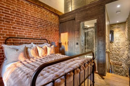 The King-size bedroom at Priory Barn, Essex