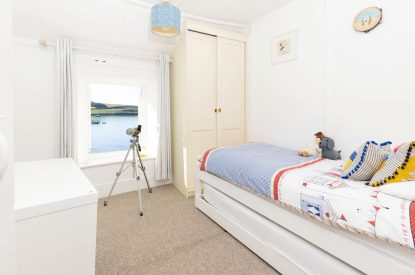 The twin bedroom at Mariner's Cottage, Cornwall