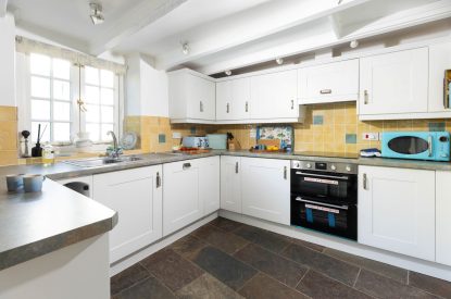 The kitchen at Mariner's Cottage, Cornwall