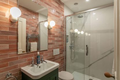 An en-suite bathroom at Stone Farmhouse, Yorkshire Dales