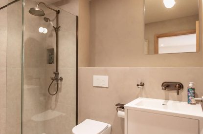 An en-suite bathroom at Willowbrook Retreat, Yorkshire Dales