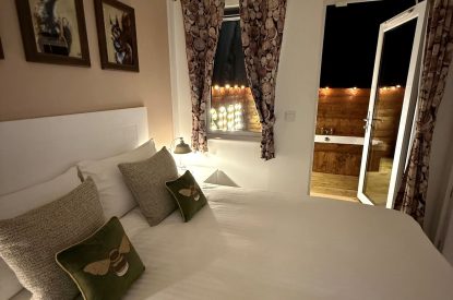 A double bedroom at Monty's Lookout, Worcestershire