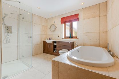 A bathroom at Broadridge Manor, Devon