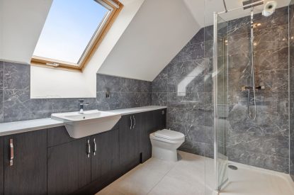 A shower room at Broadridge Manor, Devon