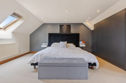 A king-size bedroom at Broadridge Manor, Devon