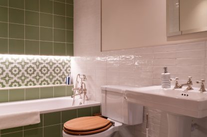 A bathroom at Parkview Farmhouse, Somerset
