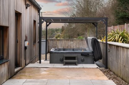 The hot tub at The Tractor Shed, Worcestershire