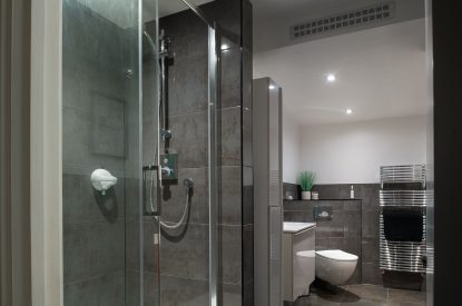 A bathroom at The Tractor Shed, Worcestershire