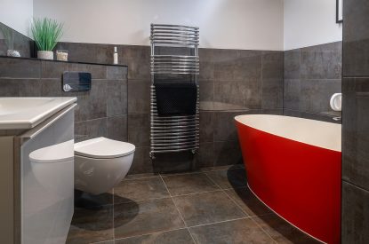 A bathroom at The Tractor Shed, Worcestershire