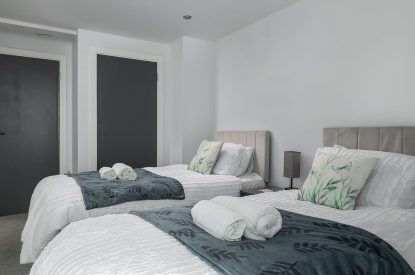 A twin bedroom at The Tractor Shed, Worcestershire