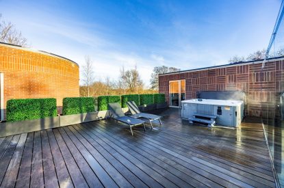 The hot tub and roof terrace at Lunar, Hertfordshire