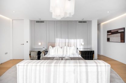 A king-size bedroom at Lunar, Hertfordshire