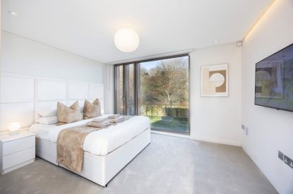 A king-size bedroom at Lunar, Hertfordshire