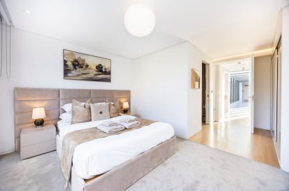 A king-size bedroom at Lunar, Hertfordshire