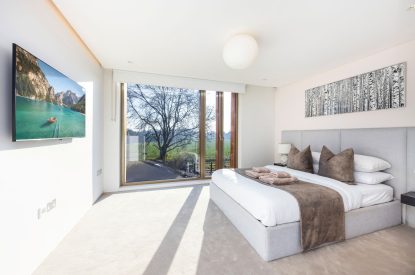 A king-size bedroom at Lunar, Hertfordshire