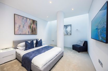 A king-size bedroom at Lunar, Hertfordshire