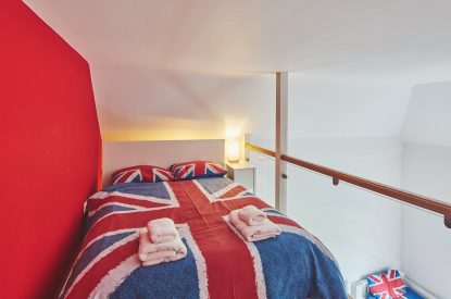 A double bed at Oakfield, Somerset