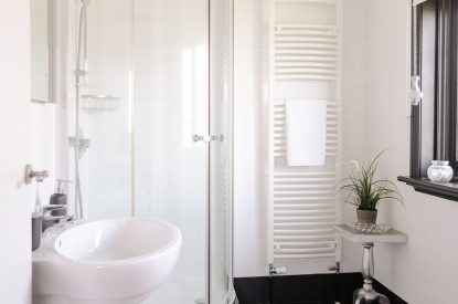 A bathroom at Christie Mansion, Isle of Wight