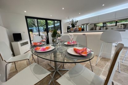 The kitchen dining area at Willow Cottage, Cotswolds