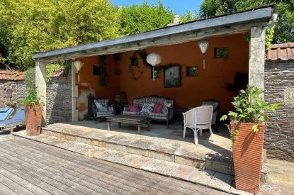 Outdoor entertaining space at Chulmleigh Manor, Devon
