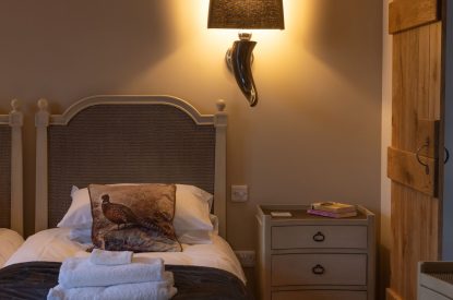 A twin bedroom at The Aulde Byre, Perthshire 