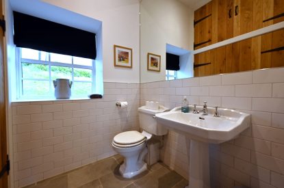 A bathroom at Tayburn Cottage, Perthshire
