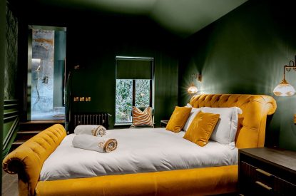 A king-size bathroom at Halo House, Cotswolds