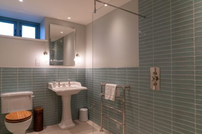 A bathroom at Parkview Farmhouse, Somerset