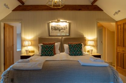 A super-king size bedroom at Parkview Farmhouse, Somerset