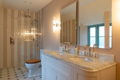 A bathroom at Parkview Farmhouse, Somerset