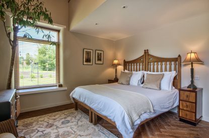 A super-king size bedroom at Olive Orchard, Cotswolds