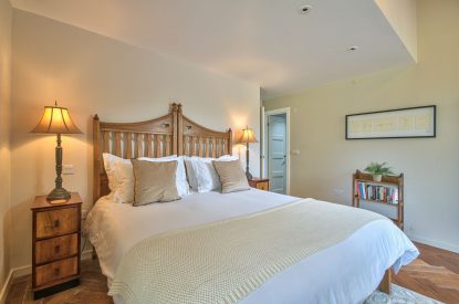 A super-king size bedroom at Olive Orchard, Cotswolds