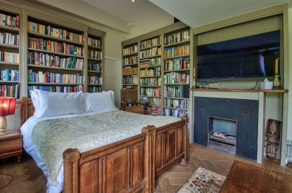A super-king size bedroom at Olive Orchard, Cotswolds