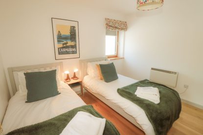 A twin bedroom at Garten Lodge, Highland