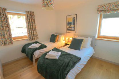 A twin bedroom at Garten Lodge, Highland
