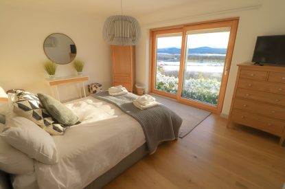 A king-size bedrom at Garten Lodge, Highland