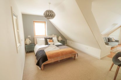 A king-size bedroom at Garten Lodge, Highland