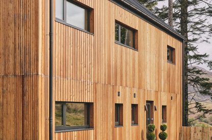 The exterior of Munro Cabin, Loch Lomond