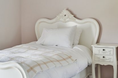 A single bedroom at Heron House, Peak District