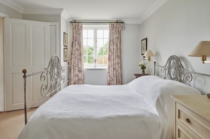 A bedroom at Hardy Cottage, Cotswolds