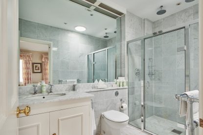 A bathroom at Tennyson House, Cotswolds