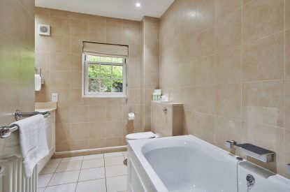 A bathroom at Tennyson House, Cotswolds