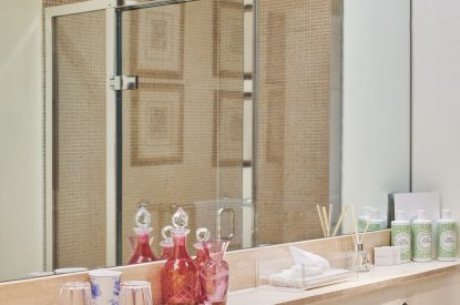 A bathroom at Tennyson House, Cotswolds